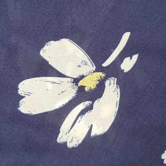 🔹️Liz Claiborne Blue & White Daisy Print Popover Blouse Small - Picture 8 of 13